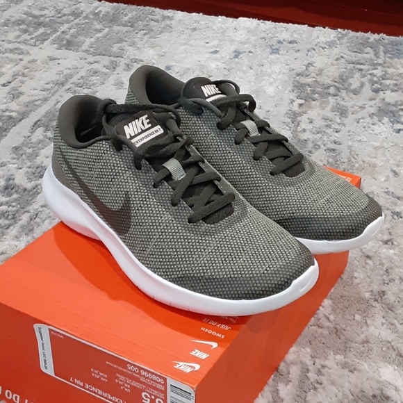 Nike Shoes - WMNS FLEX RN 7 SIZE 6.5